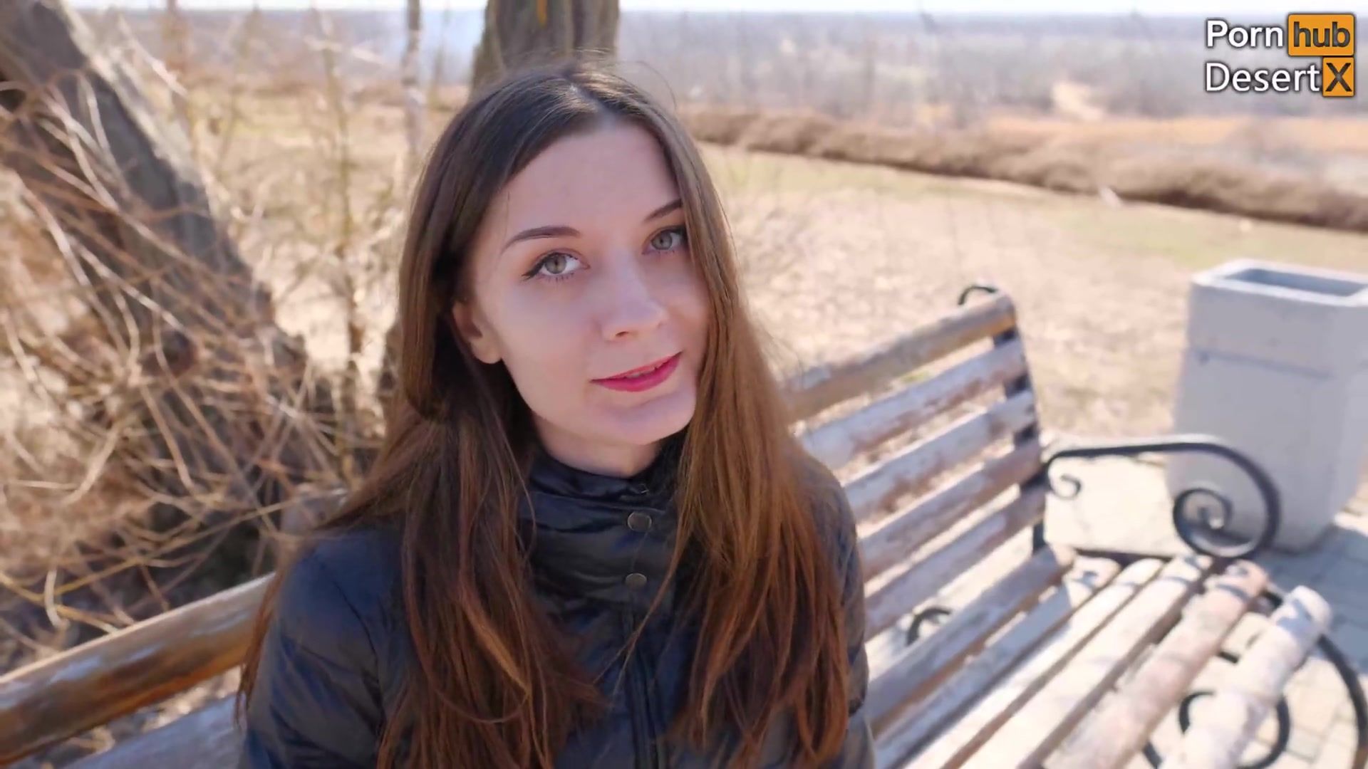 Незнакомый парень завёл меня в лес, раздел и трахнул у сосны