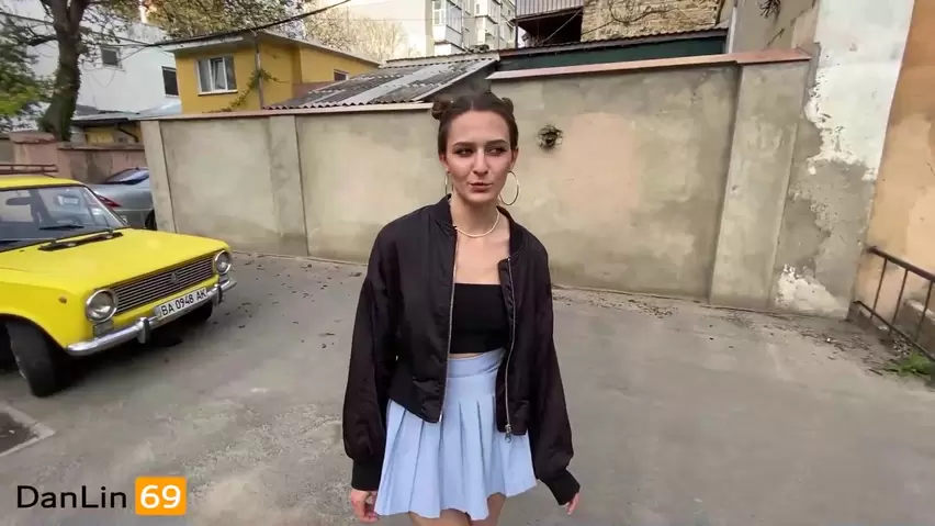 U erini mushuk bilan boqdi