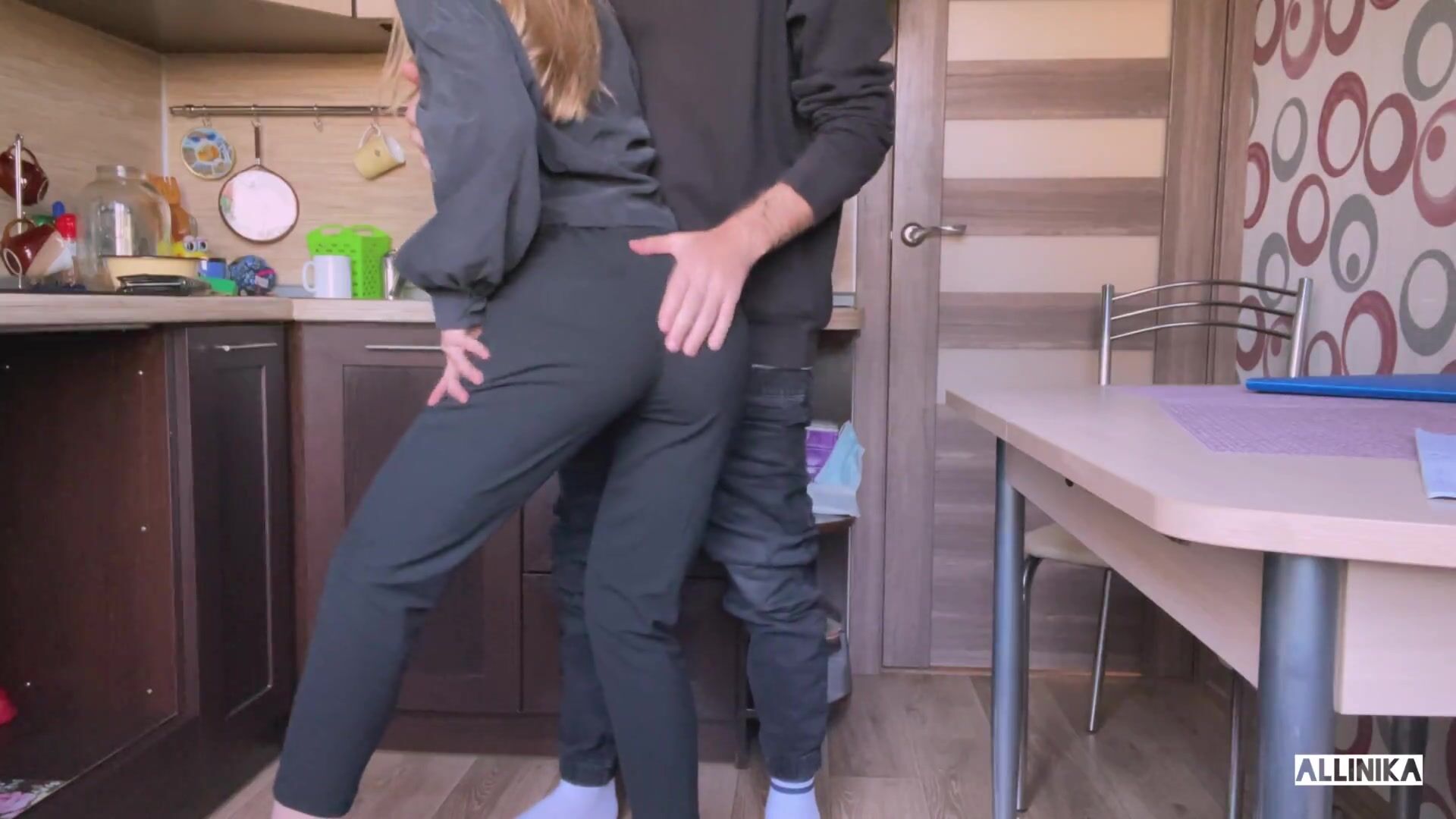 Родители ушли гулять с собакой? Трахаемся!