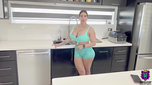 Porno filmda Yuliya Usova