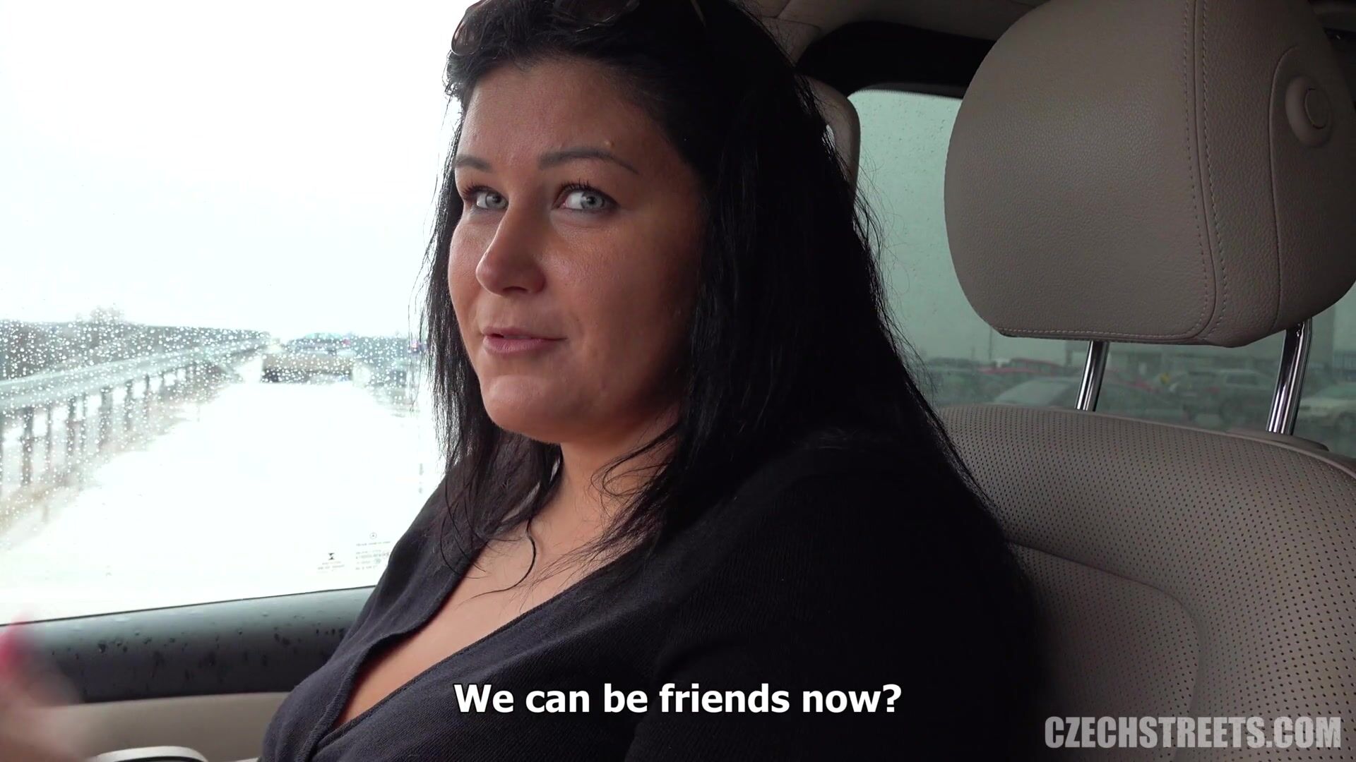 Rus qiz ochiq havoda xoroz emishni organadi (porno onlayn) Qoshni porno aldash