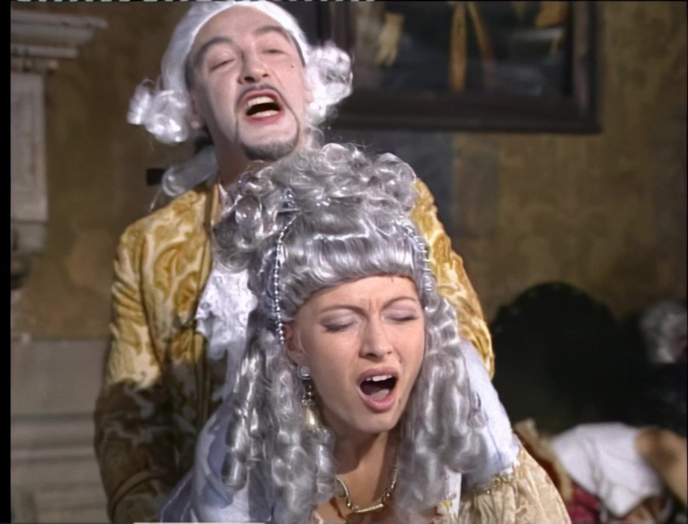 Үйдегі жетілген ханымдар фотосуреттері