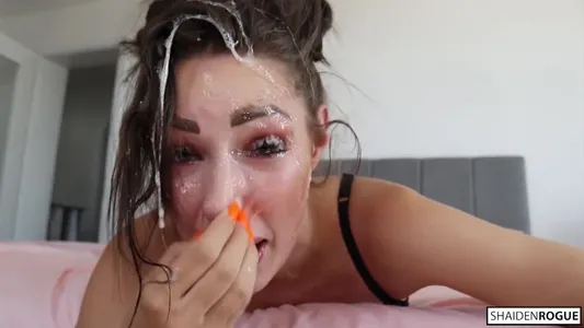 Сюжетті және орысша дауысты порнографияны қараңыз